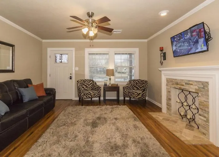 Pet Friendly 4br Near Expo Square Route 66 And Downtown * Tulsa